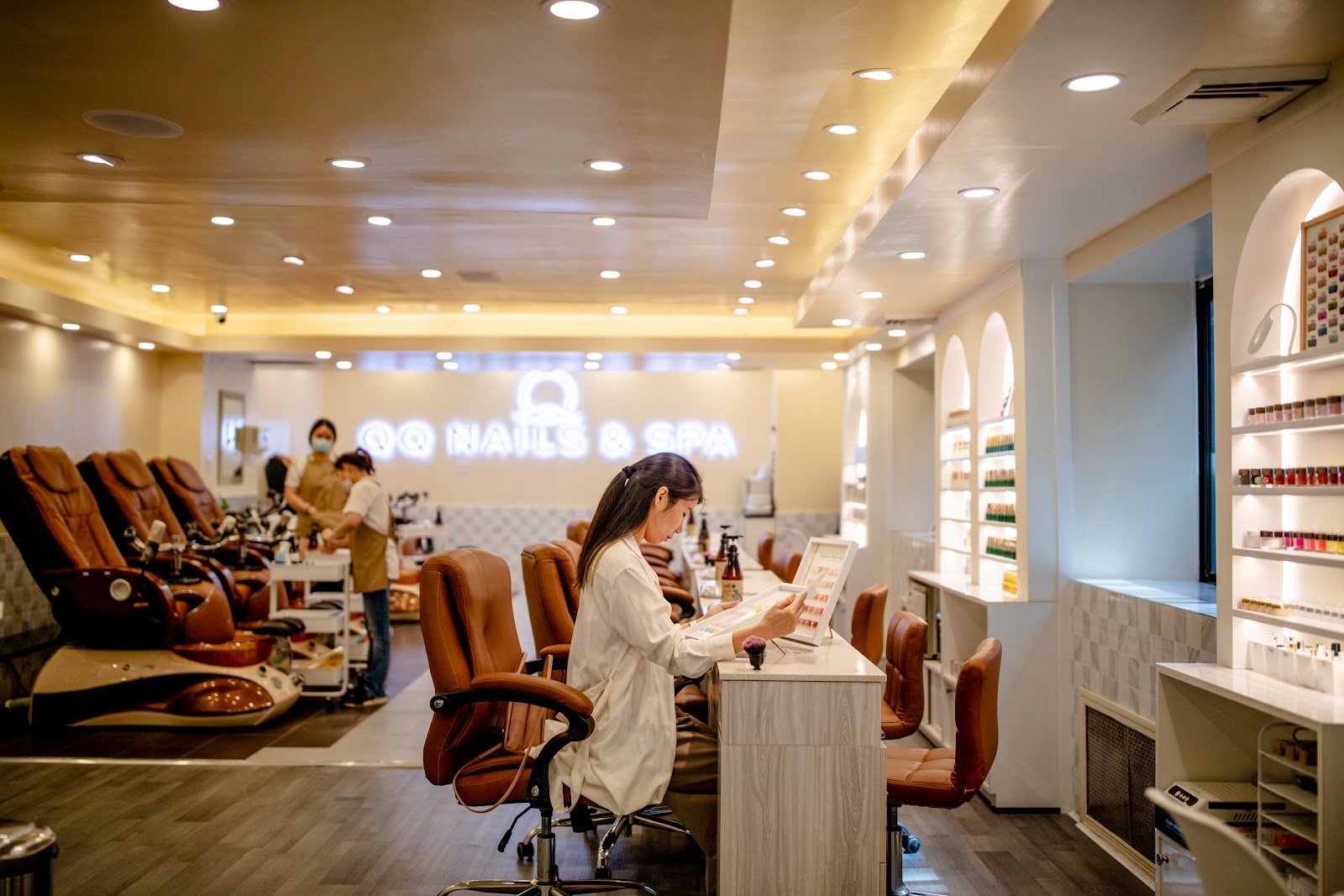 QQ Nails & Spa logo